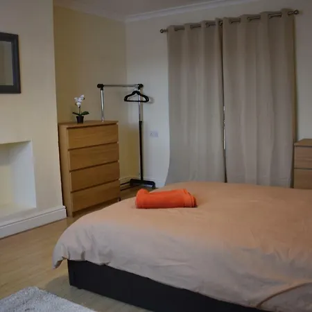 From Гостьовий будинок *